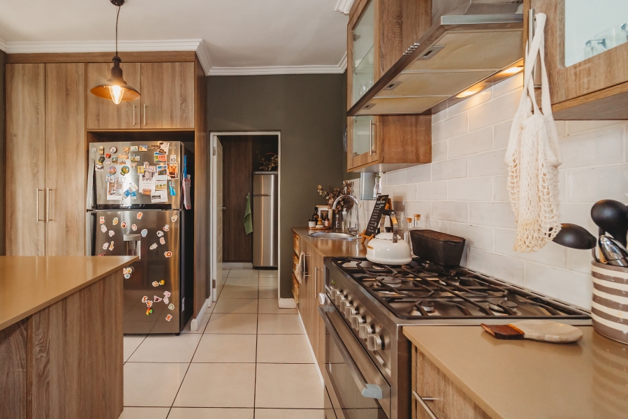 4 Bedroom Property for Sale in Kraaibosch Manor Western Cape